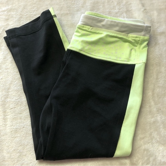 𝅺lululemon Neon Yellow & Black Crop Athletic Leggings Size 4 - Picture 1 of 12